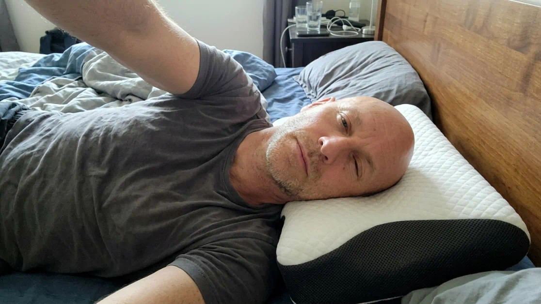 Tom H. sleeping on his side on the Morrow pillow